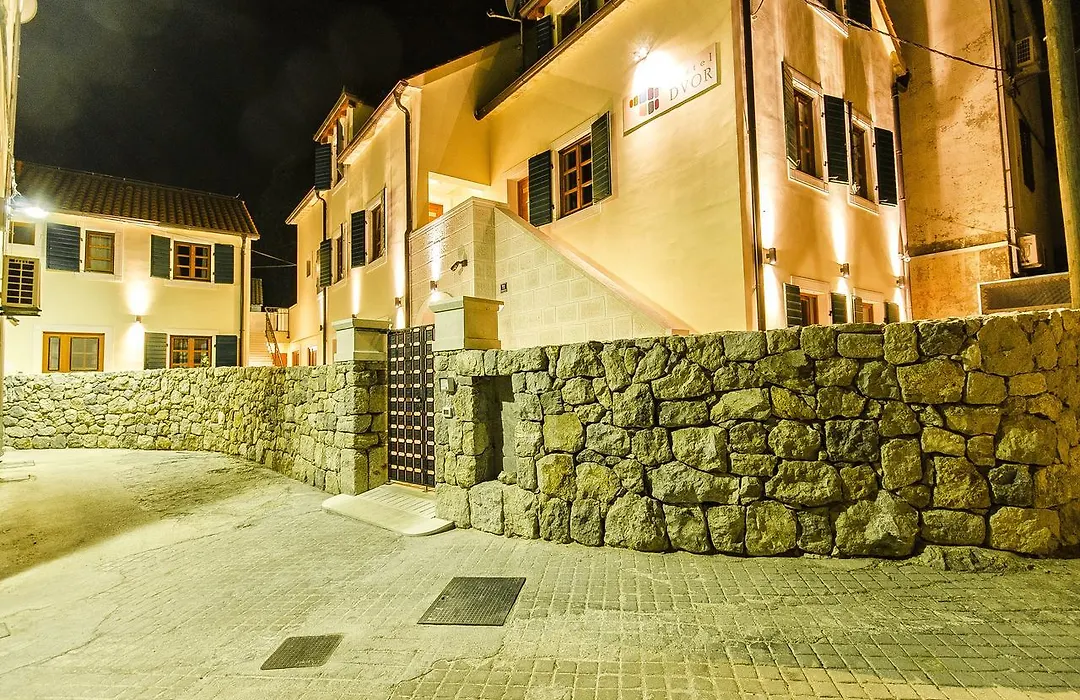 Hostel Dvor-1